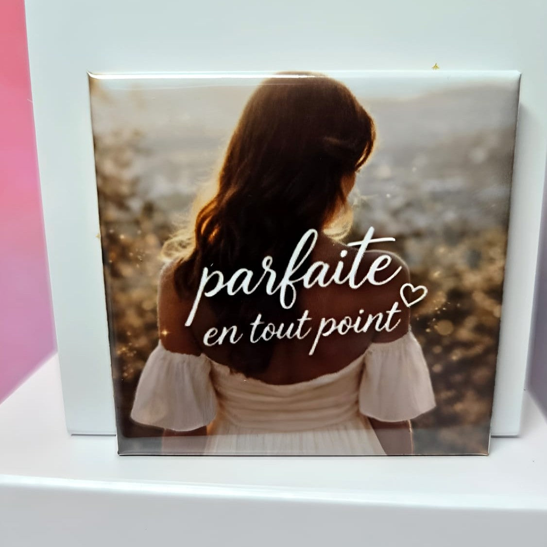 "Parfaite en tout point" - Les P'tits illustrés carrés